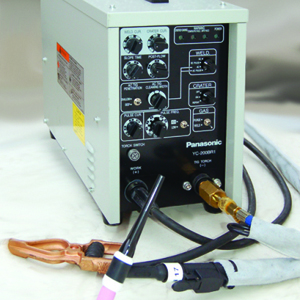 Fonte de Solda TIG Portátil CC CA Pulsado Série Portátil BR1: 200 AMPS